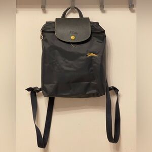 Longchamp Le Pliage Club Medium Gunmetal Nylon Backpack
.